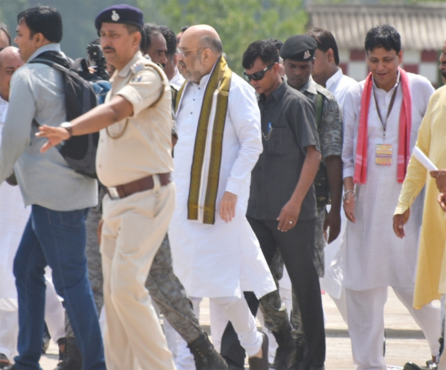पटना पहुंचे भाजपा के राष्ट्रीय अध्यक्ष अमित शाह, हुआ भव्य स्वागत, देखें तस्वीरें...